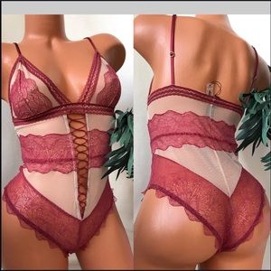 VS S PLUNGE LACE SCALLOPED NUDE TEDDY BODYSUIT